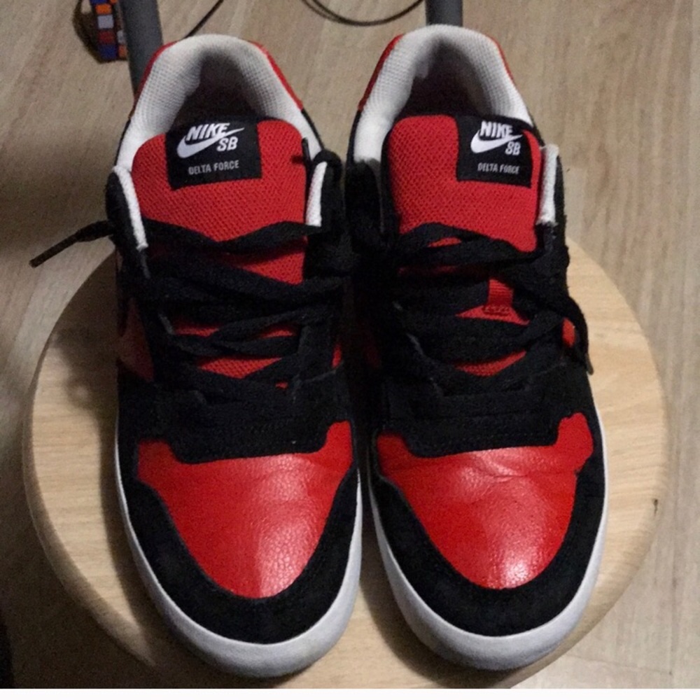 Red and black Sb size 8